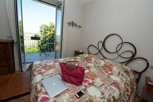 Intera casa con due appartamenti indipendenti e vasca idromassaggio a Barbaresco, Langhe