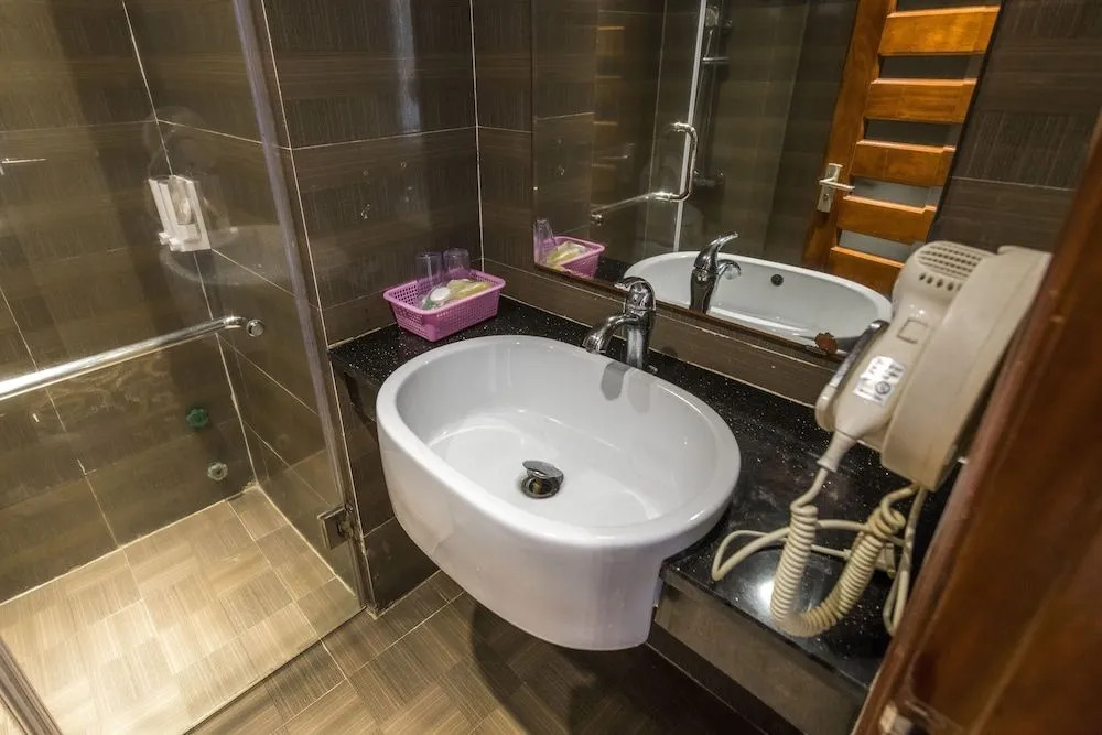 HOANG TRUNG HOTEL - Cô Tô