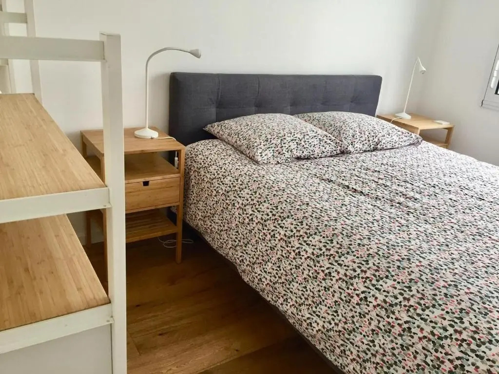 Maison Rénovée 5 Chambres, WiFi, Parking, à 800m du Marché et 1km Plage - FR-1-92-891