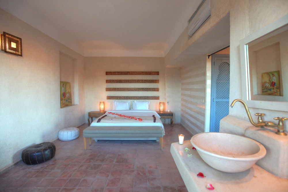Villa Spacious Suites, Terraces Pool With Atlas View for Large Groups