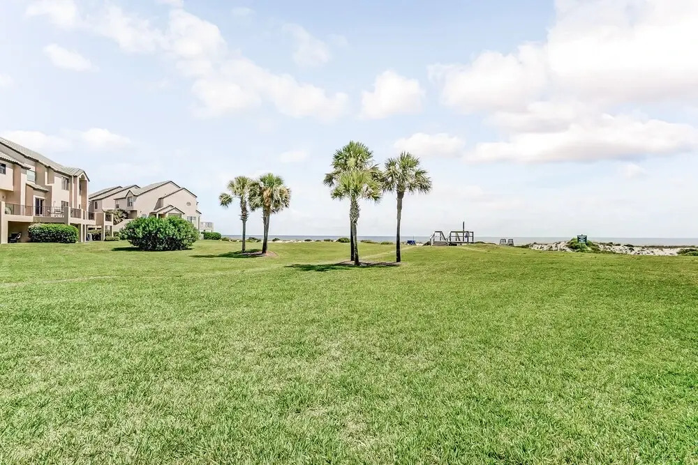 Sailmaker 203 Lovely 2BR Oceanfront Patio Pool