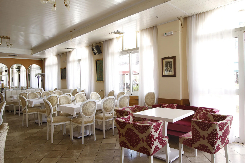 Nirikos Hotel