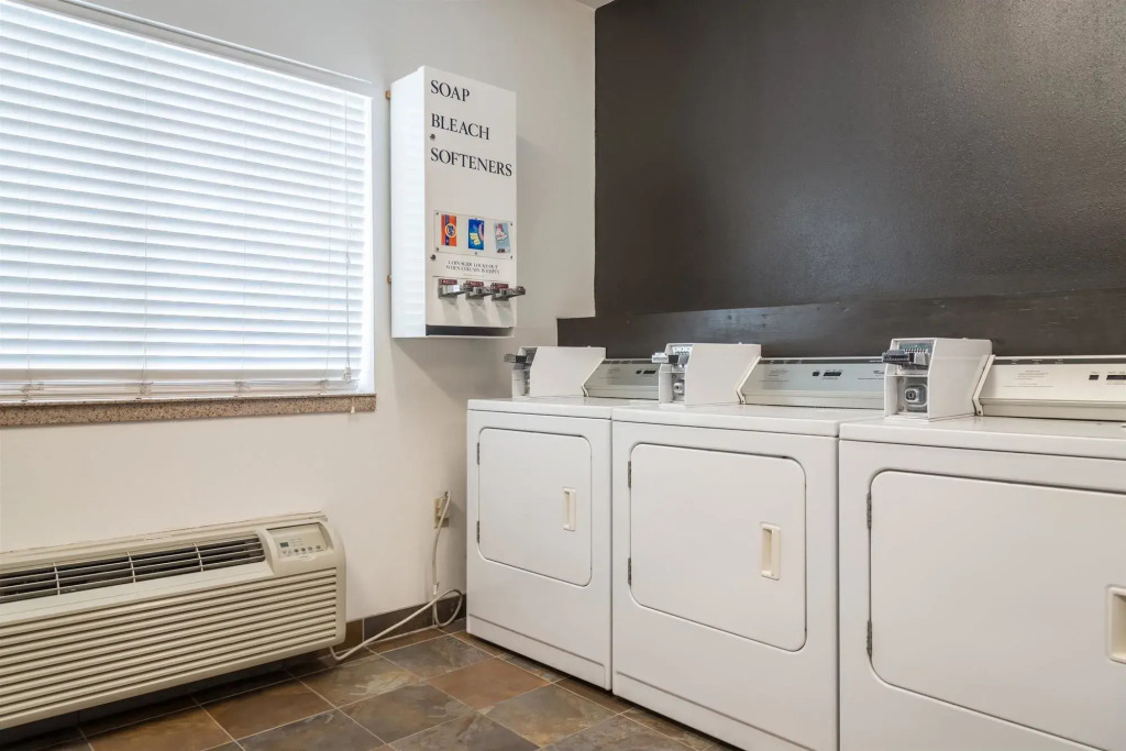 Oyo Townhouse Sulphur,LA Extended Stay I-10