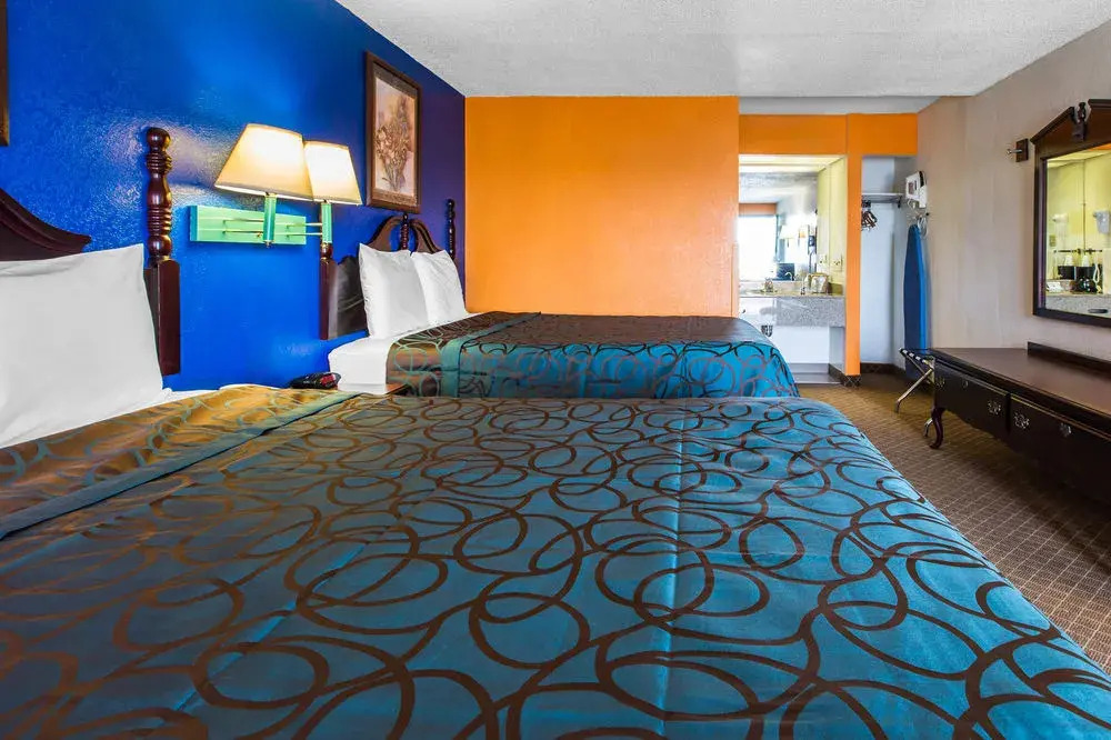 Rodeway Inn & Suites