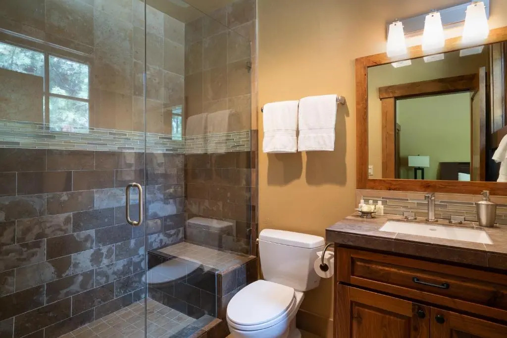 Luxury 4BD Residence on Old Greenwood Golf Course. Free Grocery Delivery