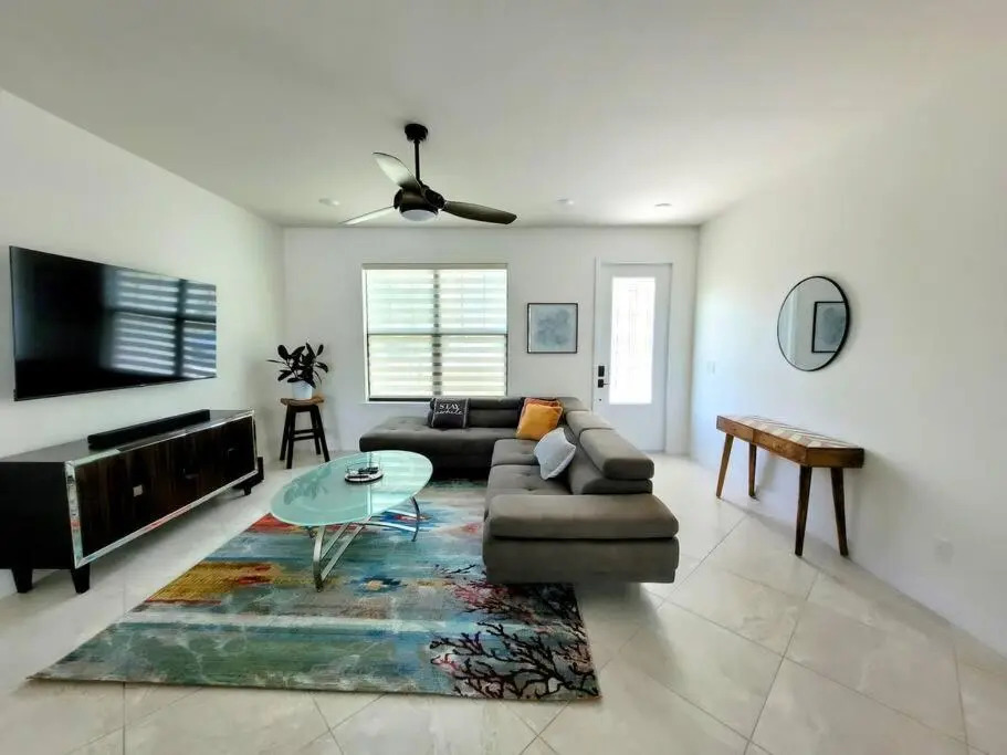 Blue Door Retreat - Luxury Pool Home - sleeps 8