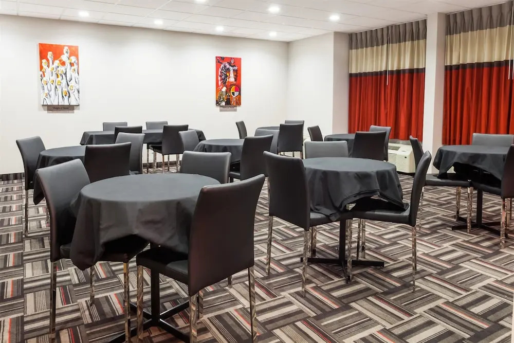 Microtel Casselman