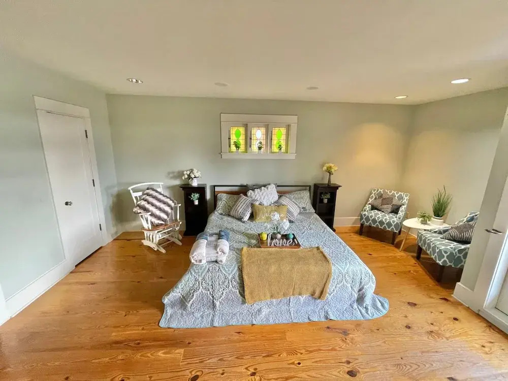 Anne Haven Spacious Retreat DT Seattle