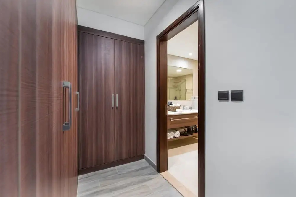 Maison Privee - Chic Coastal Escape w/ Sea Views on Palm Entry