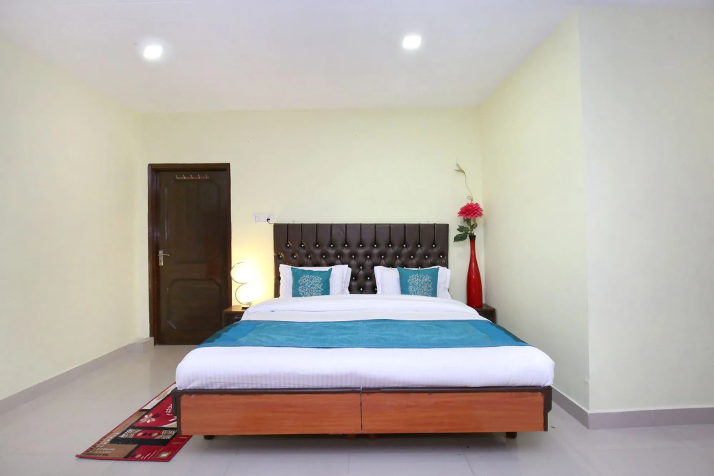 OYO 10407 Home Modern 3BHK Sanjauli Market