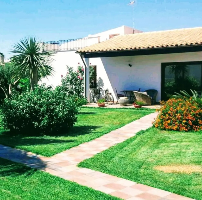 2 bedrooms house at Mazara del Vallo 400 m away from the beach with enclosed garden and wifi