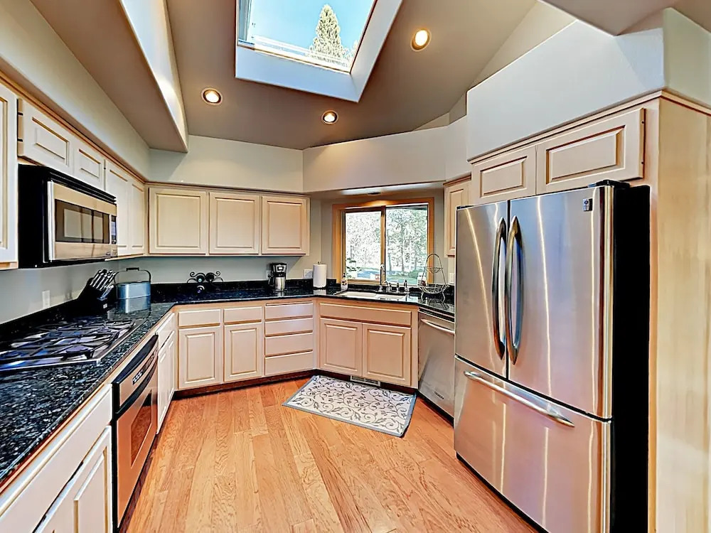 New Listing! Sunriver Gem On Woodlands Golf Course 3 Bedroom Home