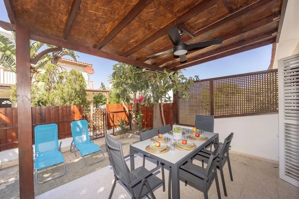 Laranca Oneiro Seaside Villa