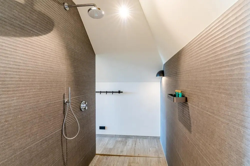 Modern 6-person Villa With Private Hot Tub - Near Beach & Nature