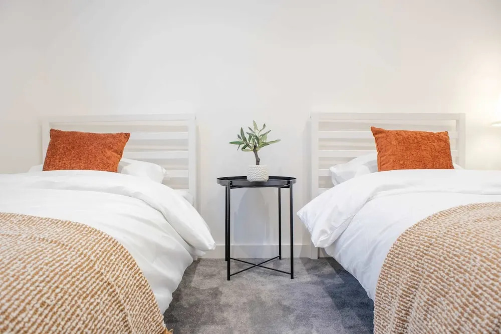 Modern 4-bed Apartment Leeds Business District