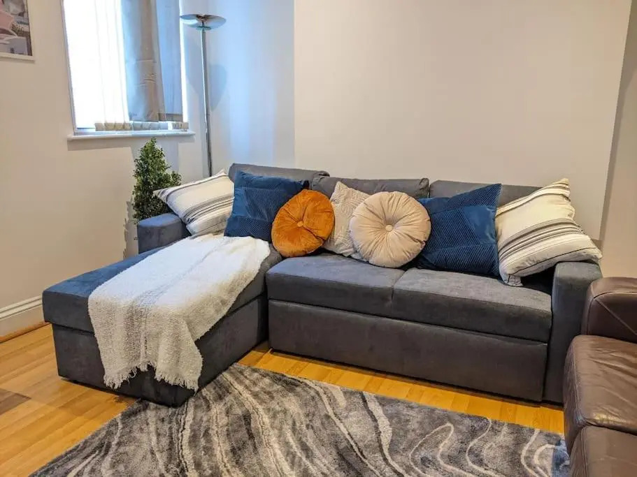 Spacious City Centre Corporate Apartments for City Traveller's by Homesys Accommodation