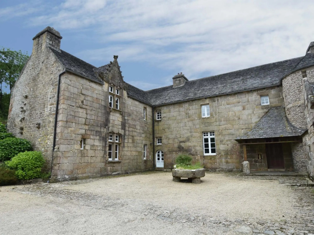 Lake Mansion in Plourin-lès-Morlaix
