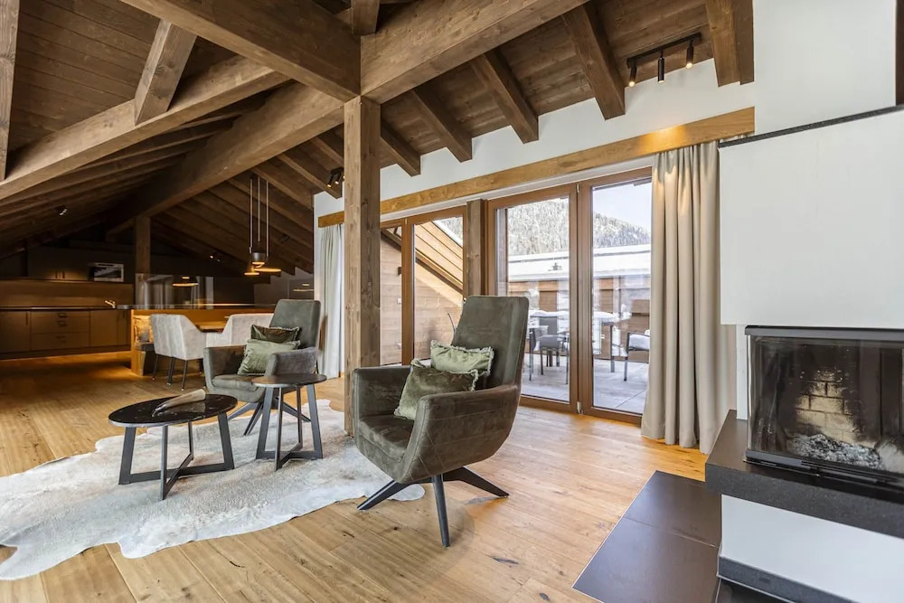 Spacious Apartment With Shared Pool