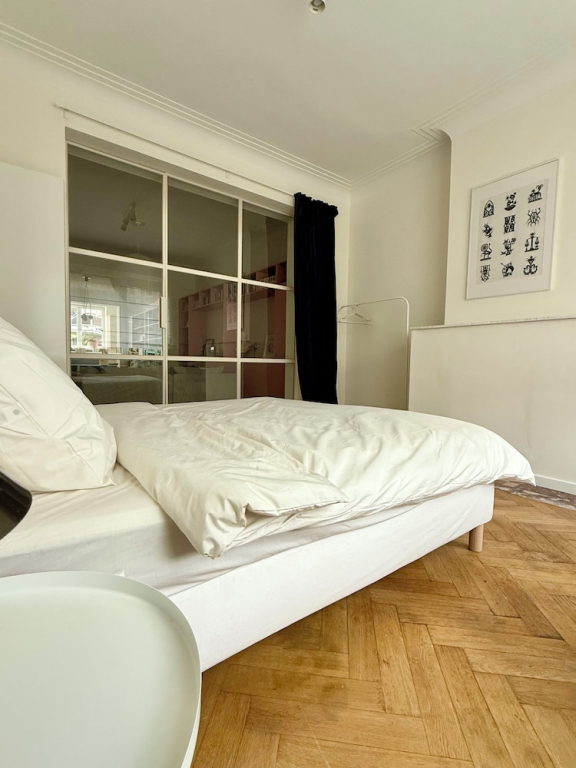 2 bedrooms - baby crib & furnished