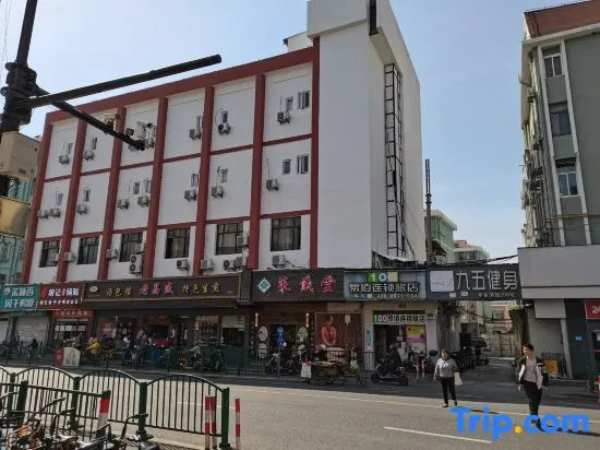 100 Inn (Small Shanghai pedestrian street)