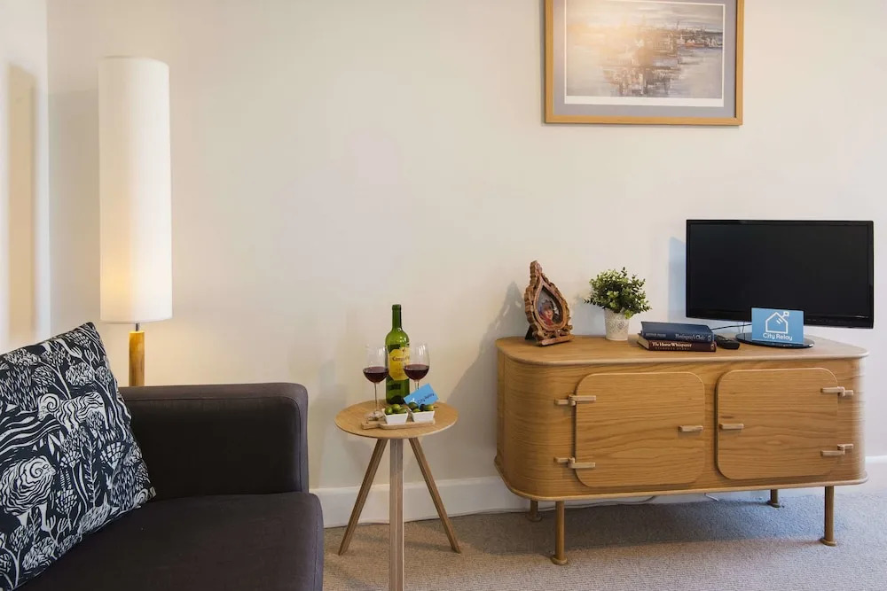 Bright Queen Alexandra Apartment - MPN