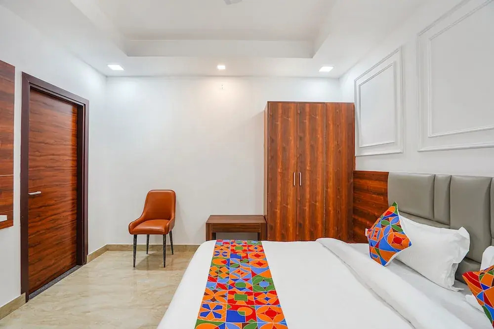 Fabhotel Amayra Inn
