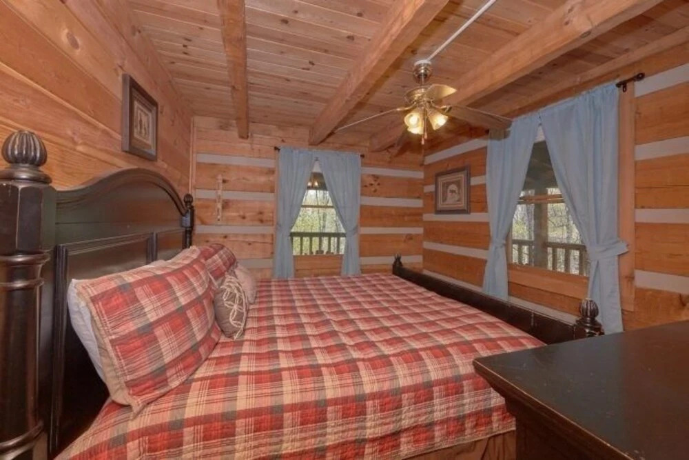 Black Bear Lodge 4 Bedroom Cabin