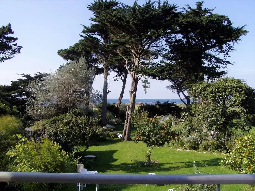 Holiday Flat With sea and Garden View, Just 400m From the Beach in Port-blanc
