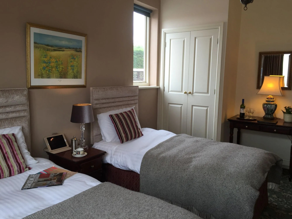 Taunton House Hotel