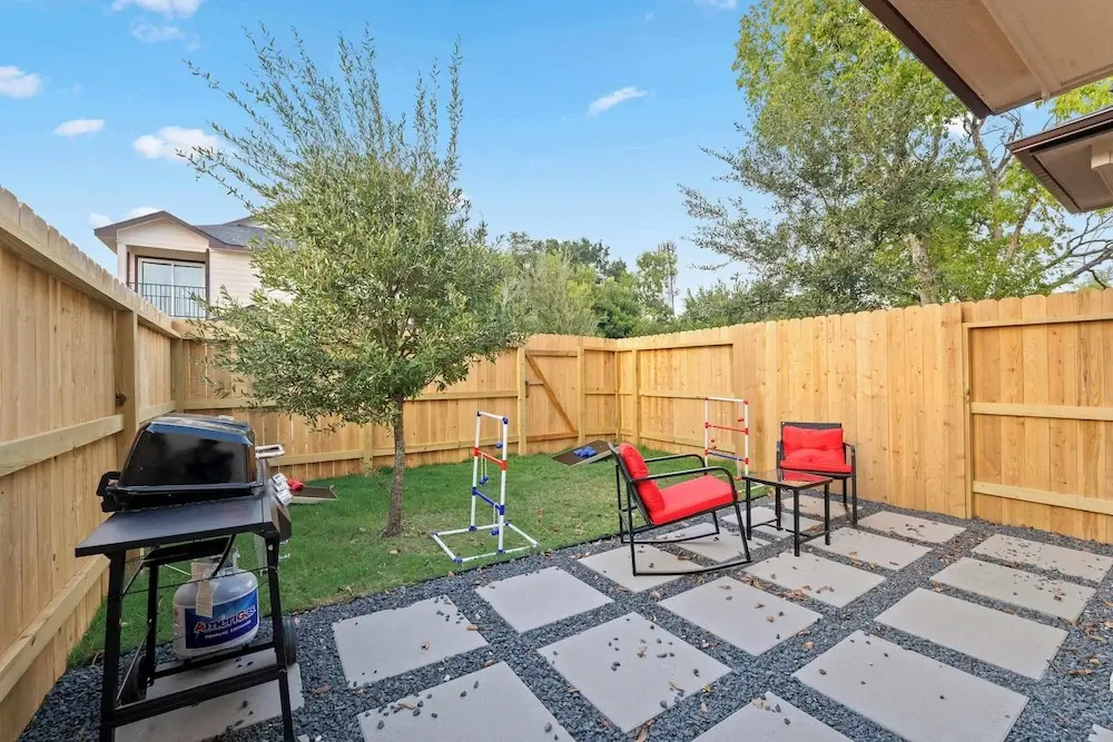 NRG Medcenter 2BD 2 5BA w Fencedyard Washerdryer