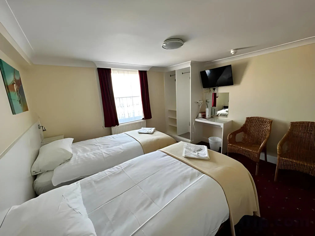 Melbourne House Hotel