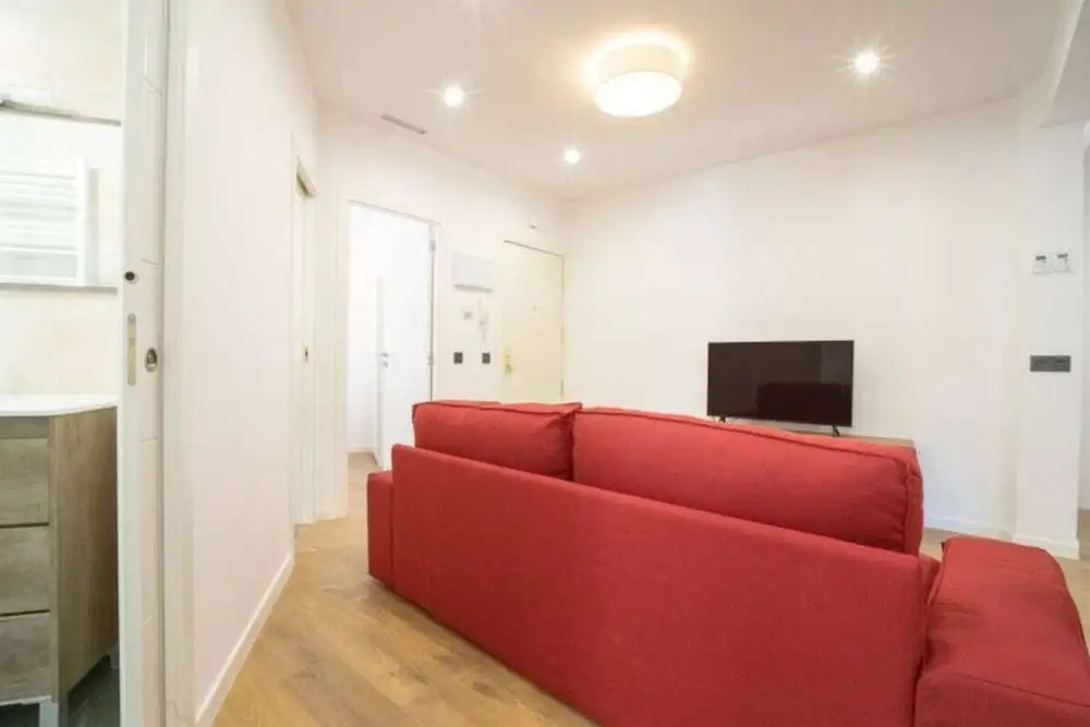 Spacious Double Room in an Apartment With a Private Balcony, in Madrid