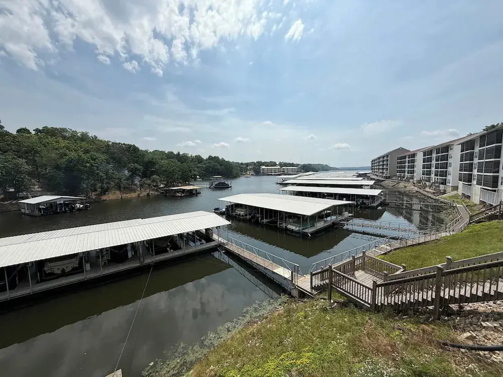 Latibe Retreat Lakefront Condo for 4 w/ Balcony & Pool Access
