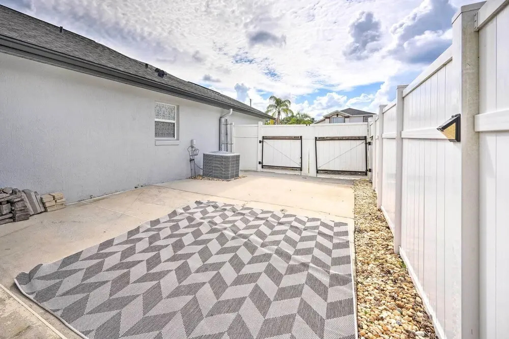 Kissimmee Retreat w/ Private Basketball Court!