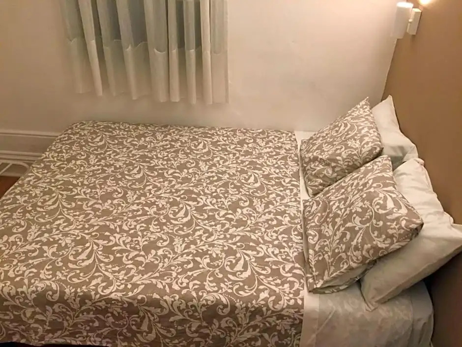 Lira Guest House B&B