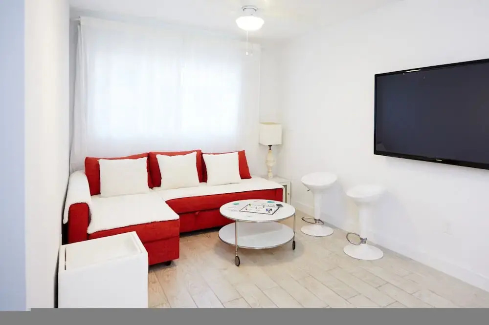 FIFA HQ: 8mi to Stadium | Sleeps 10 | Pool & Games