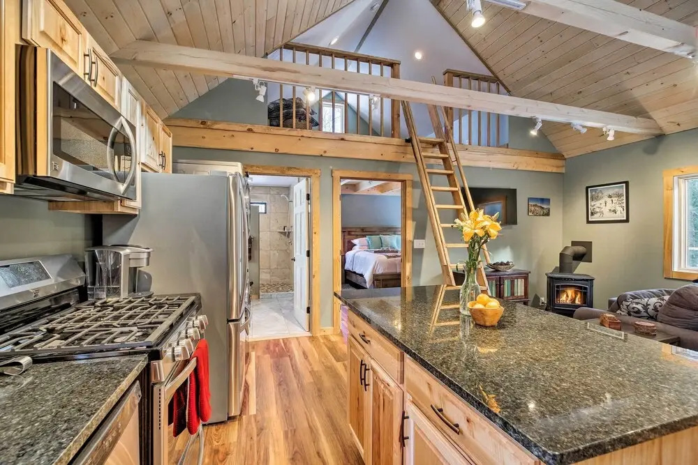 Newly Built Cabin w/ Hot Tub - 16 Mi to Stowe Mtn!
