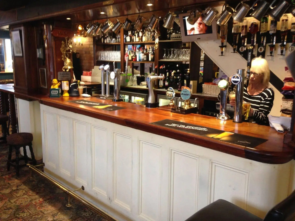 Halfway House Inn Country Lodge
