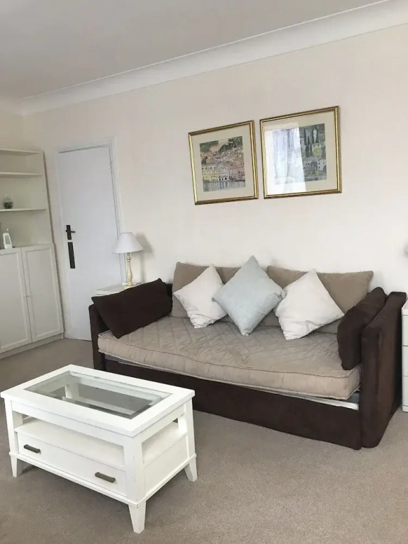 Elegant & Bright English Style 1 Bed Hyde Park