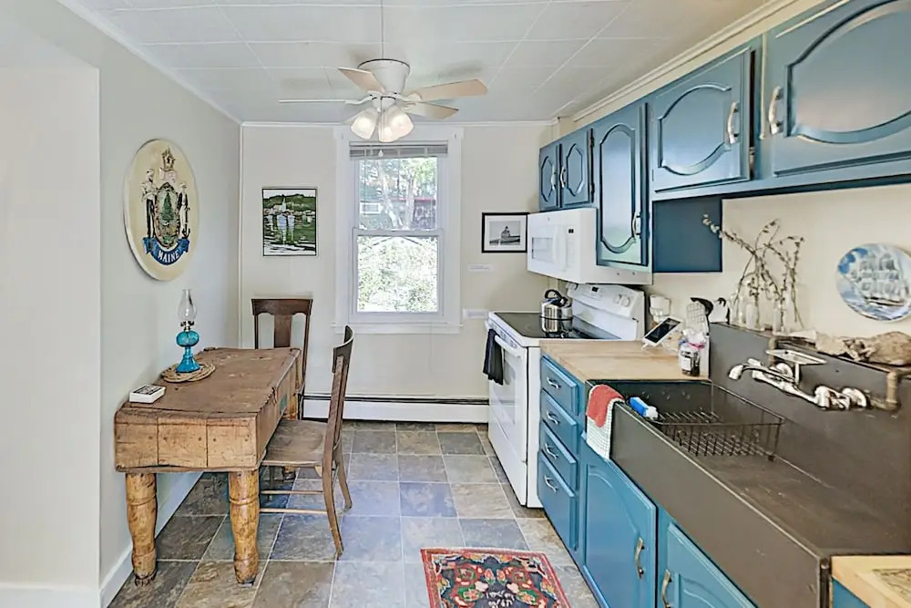 Boothbay Harbor Cottage by RedAwning
