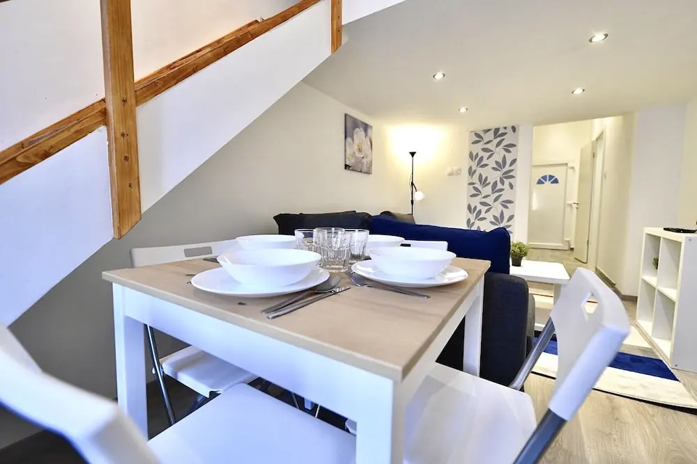 Cosy two bedroom flat in Rottenbiller str, Sky