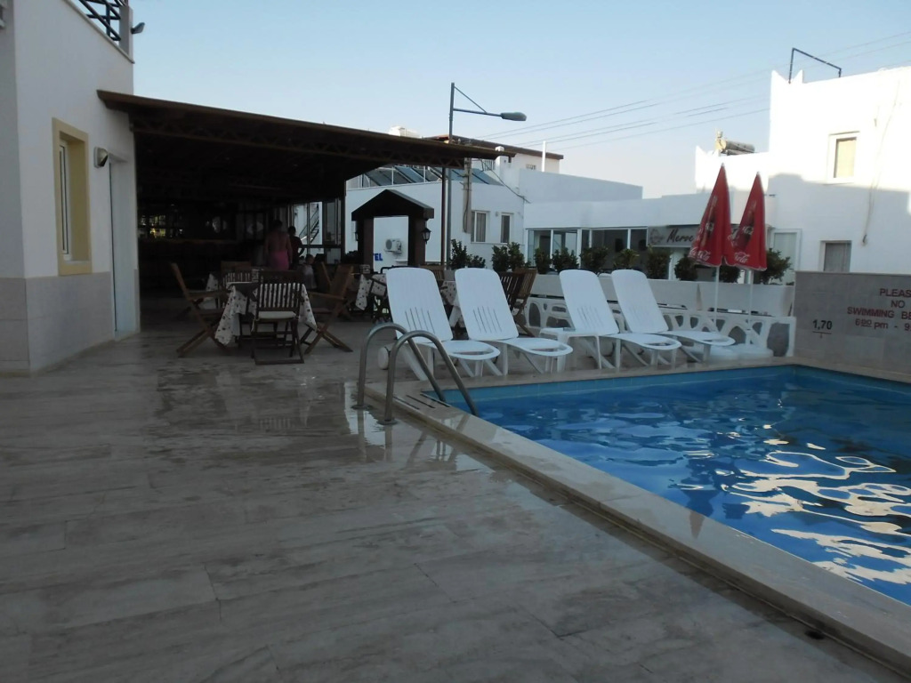 Cam Hotel