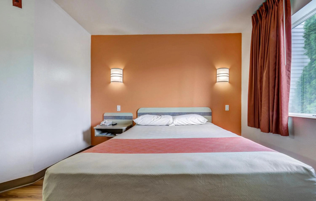 Motel 6-Roseburg, OR