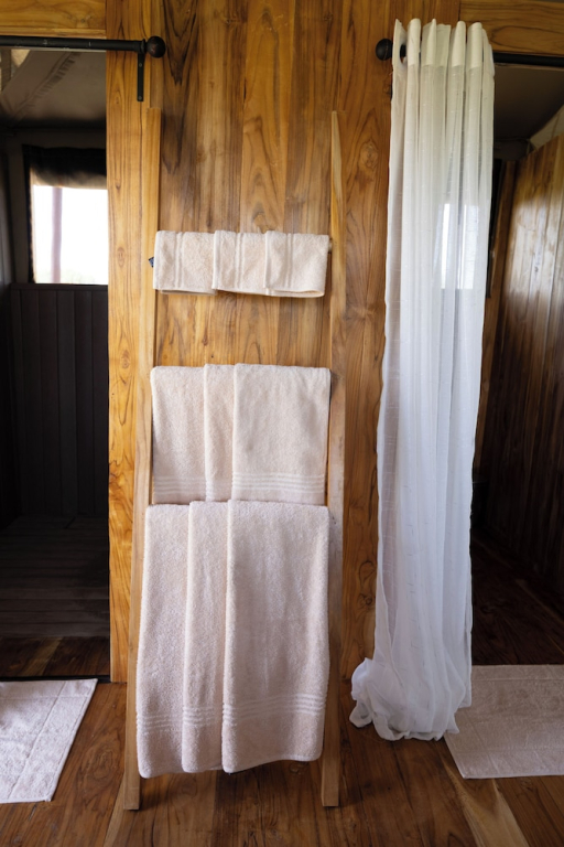 The African Kongoni Serengeti Safari Camp