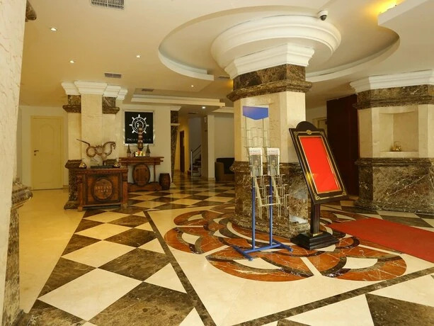 Oyo 9954 Emarald Hotel