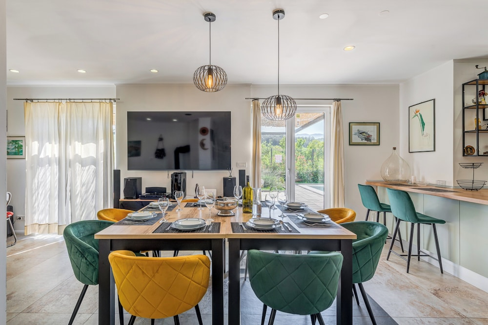 Villa Gariful Sleeps 8 with Pool & Pet Friendly