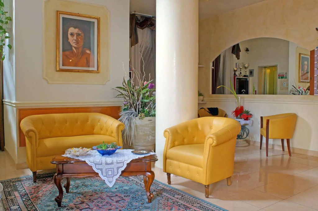 Hotel River fronte mare con piscina