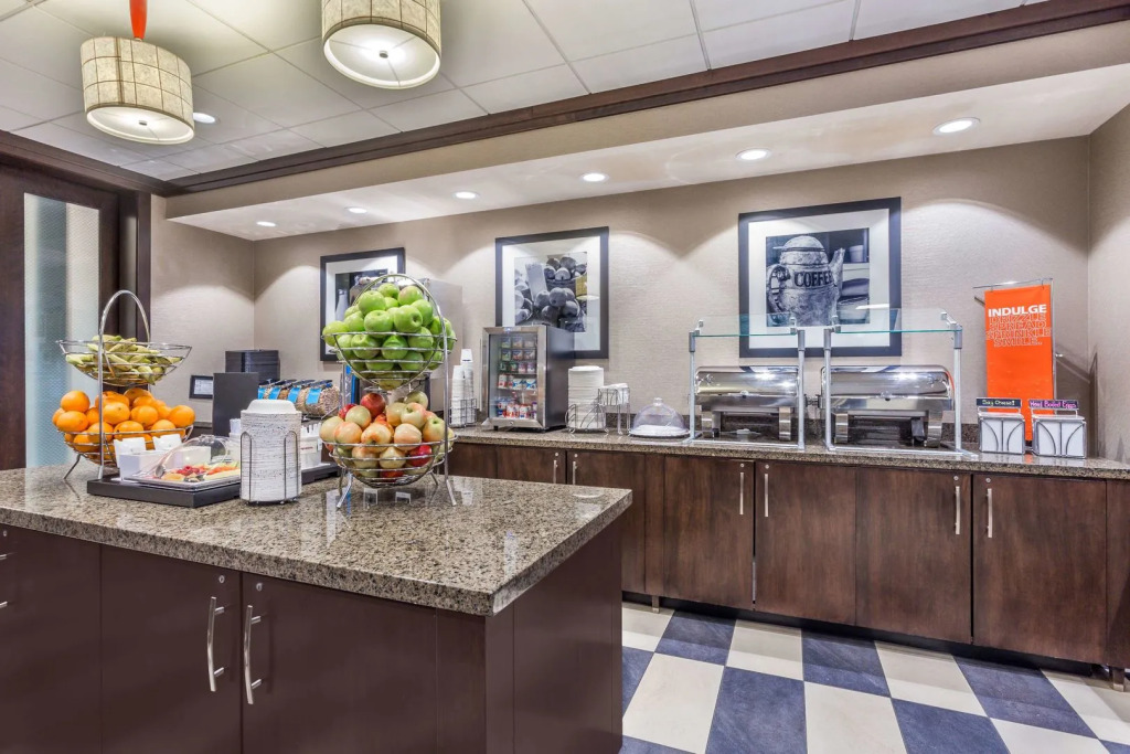 Hampton Inn & Suites Madison Downtown