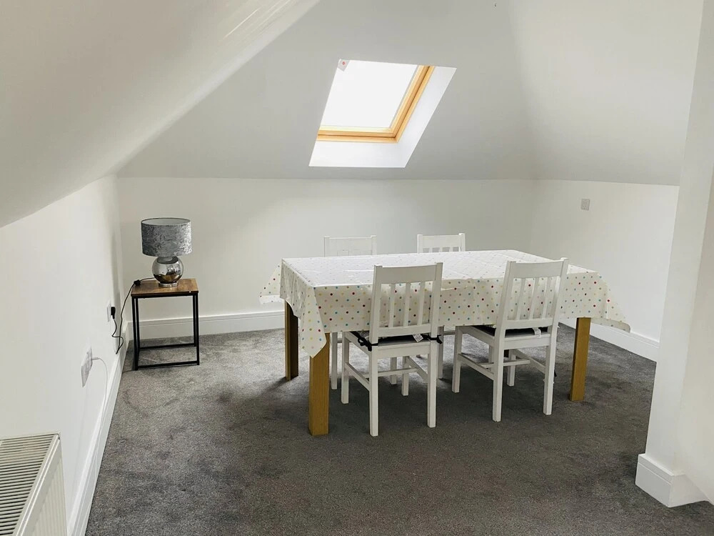 Church Road Apartment by Aldershot Short Stays