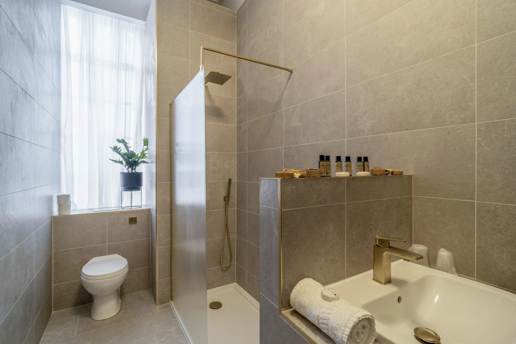 Adelphi Hotel